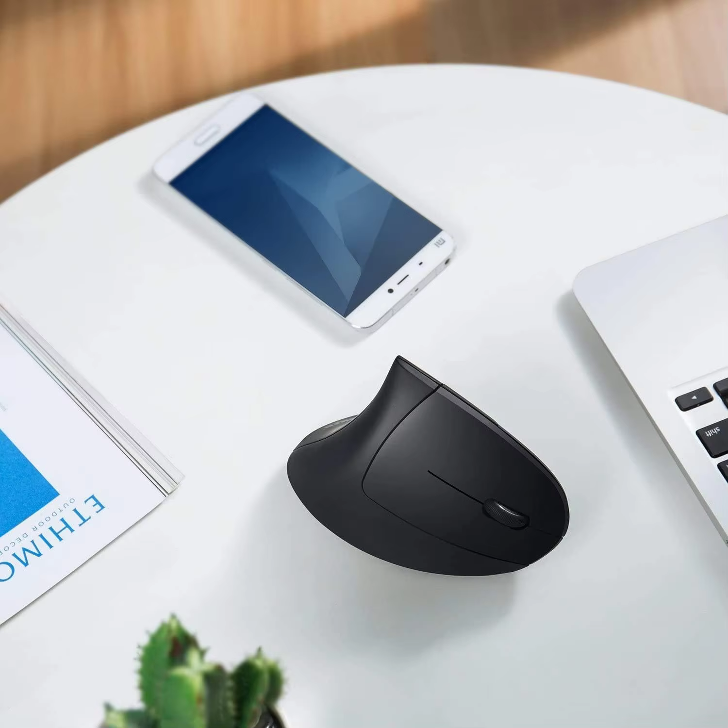 Anker 2.4G 무선 수직 인체공학적 광 마우스, 800/1200/1600 DPI, 노트북, 데스크탑, PC, Macbook용 버튼 5개 - 블랙 이미지 2